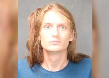 Aspirajući reper, 24 godine, prorezana djevojka, 8, s bocom piva jer je ona bila “na putu”, kaže policija