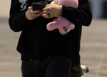 Aussie Rocker uočio se u kasnonoćnom LA Hangoutu s popularnim pjevačem kao glasine o suradnji