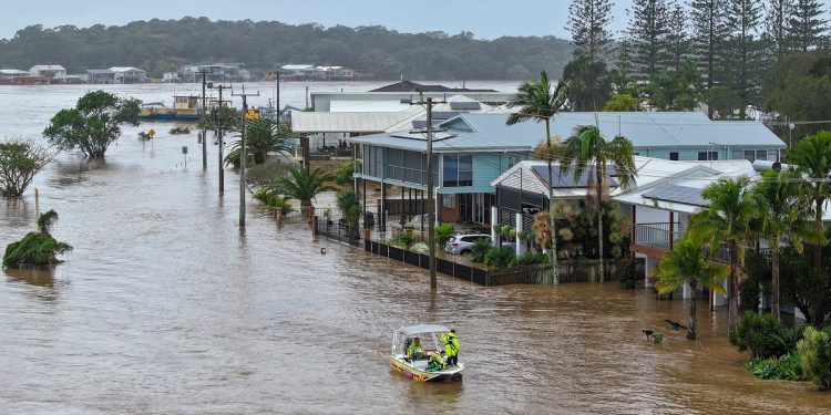 Australijske poplave: Pet ubijenih nakon bujne kiše i bljeskova poplave pogađaju seoske gradove
