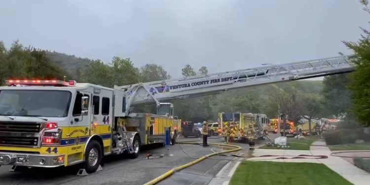 Avion se sruši u kuće u Kaliforniji (videozapisi) – RT World News