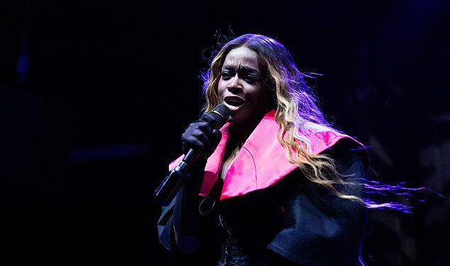 Azealia Banks šalje obožavatelje u histeriku dok dijeli povratnu poziciju s poznatom Marvelovom zvijezdom, ali tvrdi da ima ‘nema pojma’ tko je on – možete li ga prepoznati?