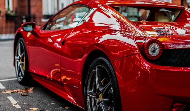 BEČ Ukraden kolekcionarski Ferrari, trag vodi prema Bosni i Hercegovini?