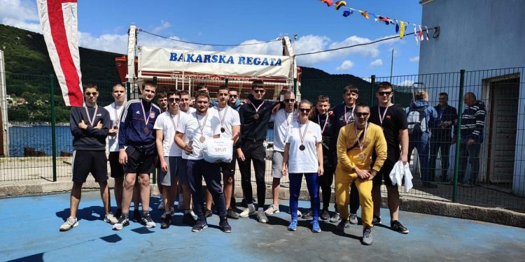 BRONCA ZLATA VRIJEDNA Povratak Pomorske škole Split na veslačku regatu u Bakru nakon 20 godina