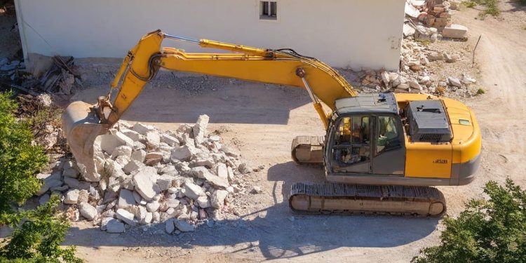 Bageri ruše bespravno izgrađene objekte u Medulinu