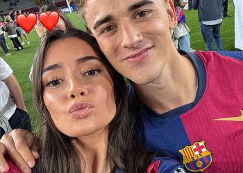 Barcelona zvijezda Gavi i njegova zadivljujuća djevojka postaju virusni dok se spakiraju na PDA na klupskoj naslovnoj zabavi Laliga