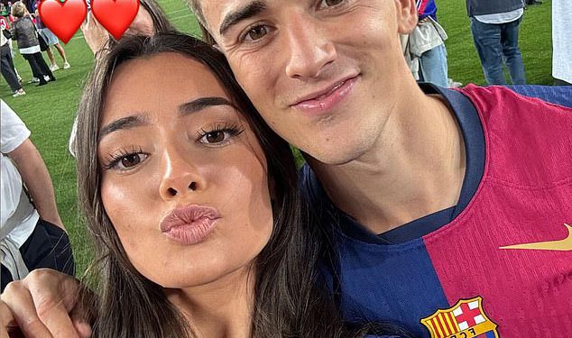Barcelona zvijezda Gavi i njegova zadivljujuća djevojka postaju virusni dok se spakiraju na PDA na klupskoj naslovnoj zabavi Laliga