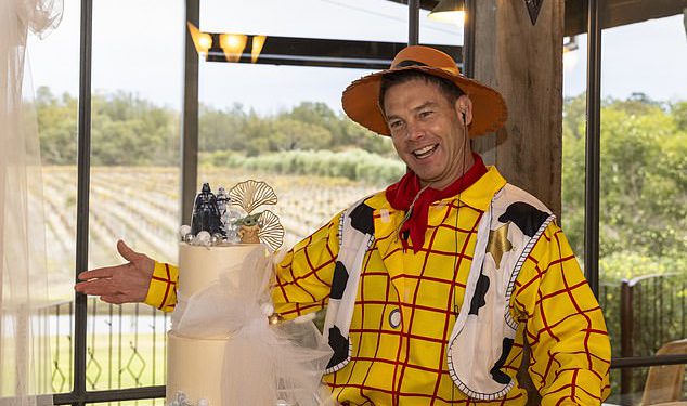 Ben Cousins ​​kao da ga nikad prije niste vidjeli! Sramotna slika AFL Great -a izlazi s divlje ceremonije vjenčanja