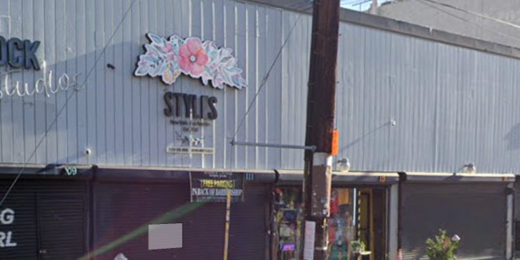 Berbershop eksplodira ‘dječji morski pas’ kako bi odvratio beskućnike