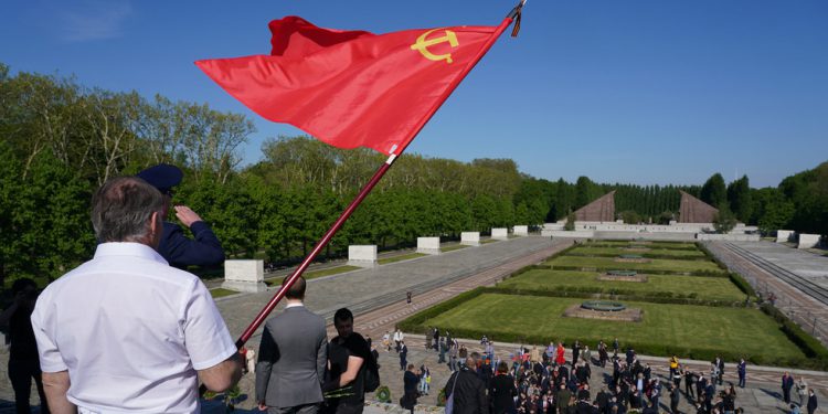 Berlin zabranjuje sovjetske zastave na 80. godišnjicu nacističkog poraza – RT World News