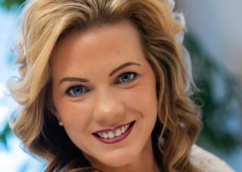 Bernadette Wilson, bivša radio voditeljica, najavljuje da se kandiduje za guvernera Aljaske