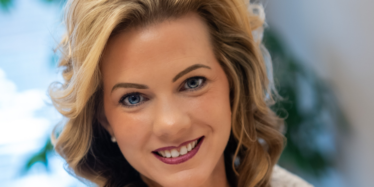 Bernadette Wilson, bivša radio voditeljica, najavljuje da se kandiduje za guvernera Aljaske