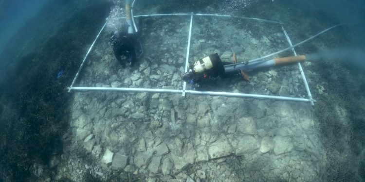 Bettany Hughes sa zadarskim arheolozima istraživala potopljeno naselje staro 7 tisuća godina kod Korčule