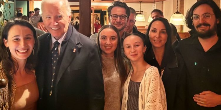 Biden se pojavljuje u javnosti nakon najave dijagnoze raka (video) – RT World News