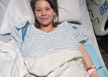 Bindi Irwin odvela je u bolnicu majke Terri dok trpi hitne slučajeve prije nego što je Las Vegas Gala proslavila pokojnog oca krokodila lovca Stevea