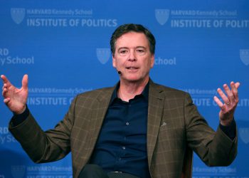 Bivši direktor FBI -ja James Comey naziva kontroverzu zbog Instagram Post “Malo distrakcije”