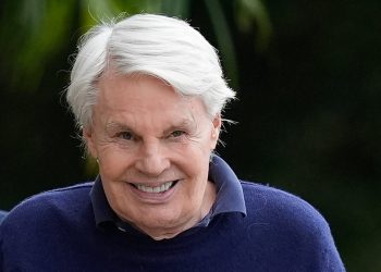 Bivši izvršni direktor Abercrombie & Fitch presudio je nepodoban za suđenje i naređeno hospitalizirano
