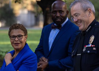 Bivši zamjenik gradonačelnika LA -a priznat će krivnju za lažnu prijetnju bombom u Gradskoj vijećnici