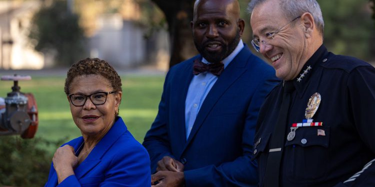 Bivši zamjenik gradonačelnika LA -a priznat će krivnju za lažnu prijetnju bombom u Gradskoj vijećnici