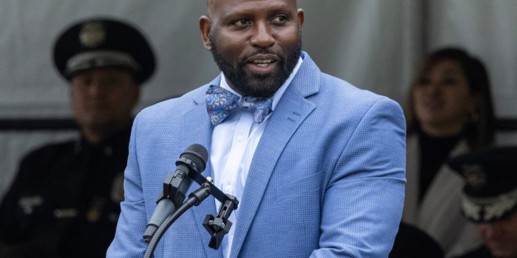 Bivši zamjenik gradonačelnika javne sigurnosti postiže sporazum o priznanju prijetnji da će raznijeti gradsku vijećnicu za podršku Izraela