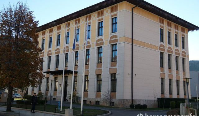 Bošnjački vijećnici traže sastanak sa Schmidtom i neovisnu reviziju dokumentacije za HNK Mostar