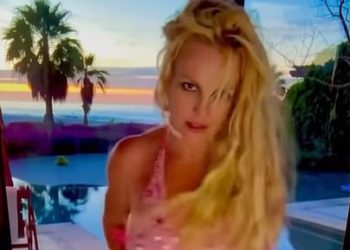 Britney Spears pada pojma o novom potezu u karijeri nakon pušenja u avionu