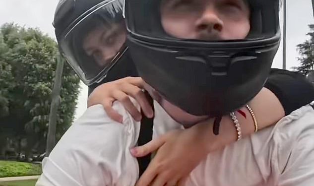 Brooklyn Beckham ‘naziva se taocem’ kao svađa s Nicolom Peltz uzima ‘Nevjerojatni’ Twist: Obiteljski prijatelji daju Katie Hind Hind-Isping Ažuriranje sukoba i kažu da će umrijeti iznutra i ‘kontrolira se’