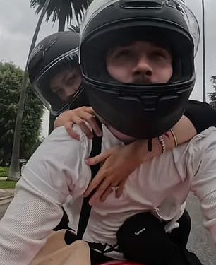 Brooklyn Beckham obećava da će ‘uvijek birati svoju ženu’ dok David i najstarije dijete Victoria jasno pojašnjava svoje osjećaje usred eskalacije feuda u najnovijem Instagramu