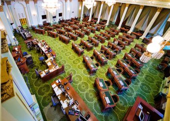 California Dems cilja na GOP s oglasima koji ih nazivaju mekim na trgovini seksu djece