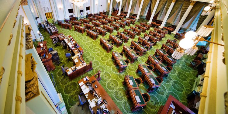 California Dems cilja na GOP s oglasima koji ih nazivaju mekim na trgovini seksu djece