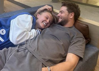 Chris Hughes izjavljuje da je u ‘najsretnijoj fazi svog života’ usred romantike Jojo Siwa dok slavi promociju voljenog Sunderlanda u Premier ligu