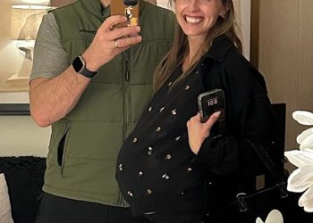 Chris Pratt navijači su pozvali dok je ponovno usadio bivšu suprugu Anna Faris u Majčinom danu