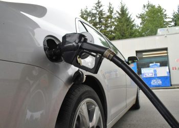 Cijena nafte pada: Gorivo sada jeftinije od piva