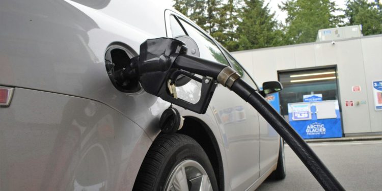 Cijena nafte pada: Gorivo sada jeftinije od piva