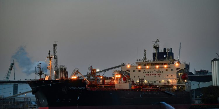 Cijene nafte pale ispod 66 dolara, OPEC snizio prognozu rasta ponude