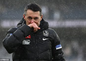 Craig McRae se raspada u razgovoru nakon meča dok je AFL ljuljao šok smrt Adama Selwooda