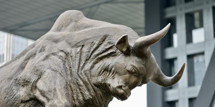 Crypto Daybook Americas: All Eyes on Jobs, Fed as Bitcoin Prepares for Breakout Rally