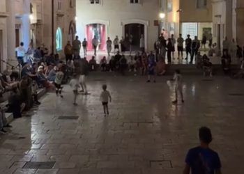 DOBRA STARA VREMENA Prizor koji je oduševio Splićane i turiste: “Ovo je najlipši video iz Splita, vratite ih na ulice”