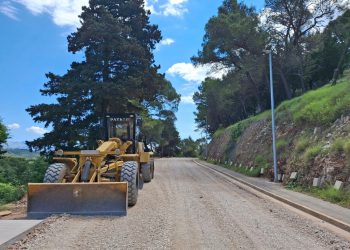 DOBRE VIJESTI ZA BRAČANE Traju radovi na rekonstrukciji zaobilaznice u Pučišćima, potpisan ugovor za nogostup u Pražnicama