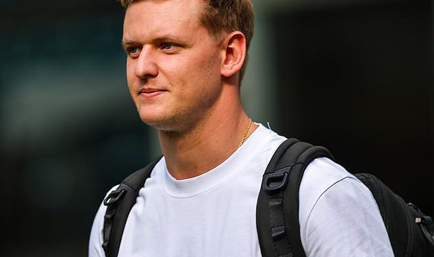 Da li se sin Michaela Schumachera vratio F1? Mick ‘održava tajne razgovore’ s timom koji će se vratiti sljedeće godine