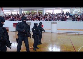 Dani otvorenih vrata: Policija stigla u Metković, mladima prikazano kako izgleda policijski poziv (FOTO)