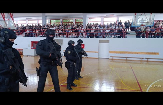 Dani otvorenih vrata: Policija stigla u Metković, mladima prikazano kako izgleda policijski poziv (FOTO)