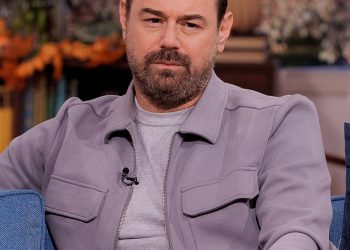 Danny Dyer otkriva kako su se njegovi EastEnders-ovi suovnici Shane Ritchie i Jessie Wallace osjećali zbog gubitka svog kralja i kraljice Albert Square-a: “Uzeli smo pub i oni su dobili grba!”