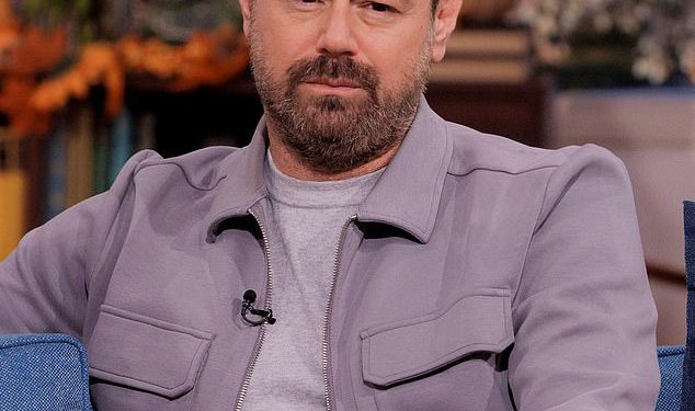 Danny Dyer otkriva kako su se njegovi EastEnders-ovi suovnici Shane Ritchie i Jessie Wallace osjećali zbog gubitka svog kralja i kraljice Albert Square-a: “Uzeli smo pub i oni su dobili grba!”