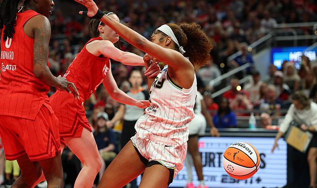 Dave Portnoy eksplodira Wnba ‘Morons’ kao rasizam sonda ne uspijeva dokazati Caitlin Clark navijače zlostavljane anđela Reese