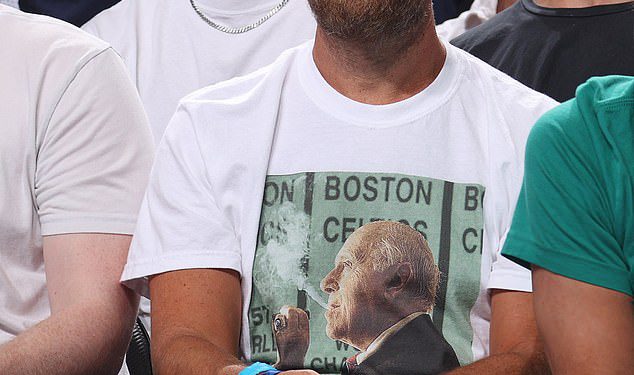 Dave Portnoy tvrdi da ima poseban tretman nad Taylor Swiftom prije nego što je večeras pohađao Knicks vs Celtics
