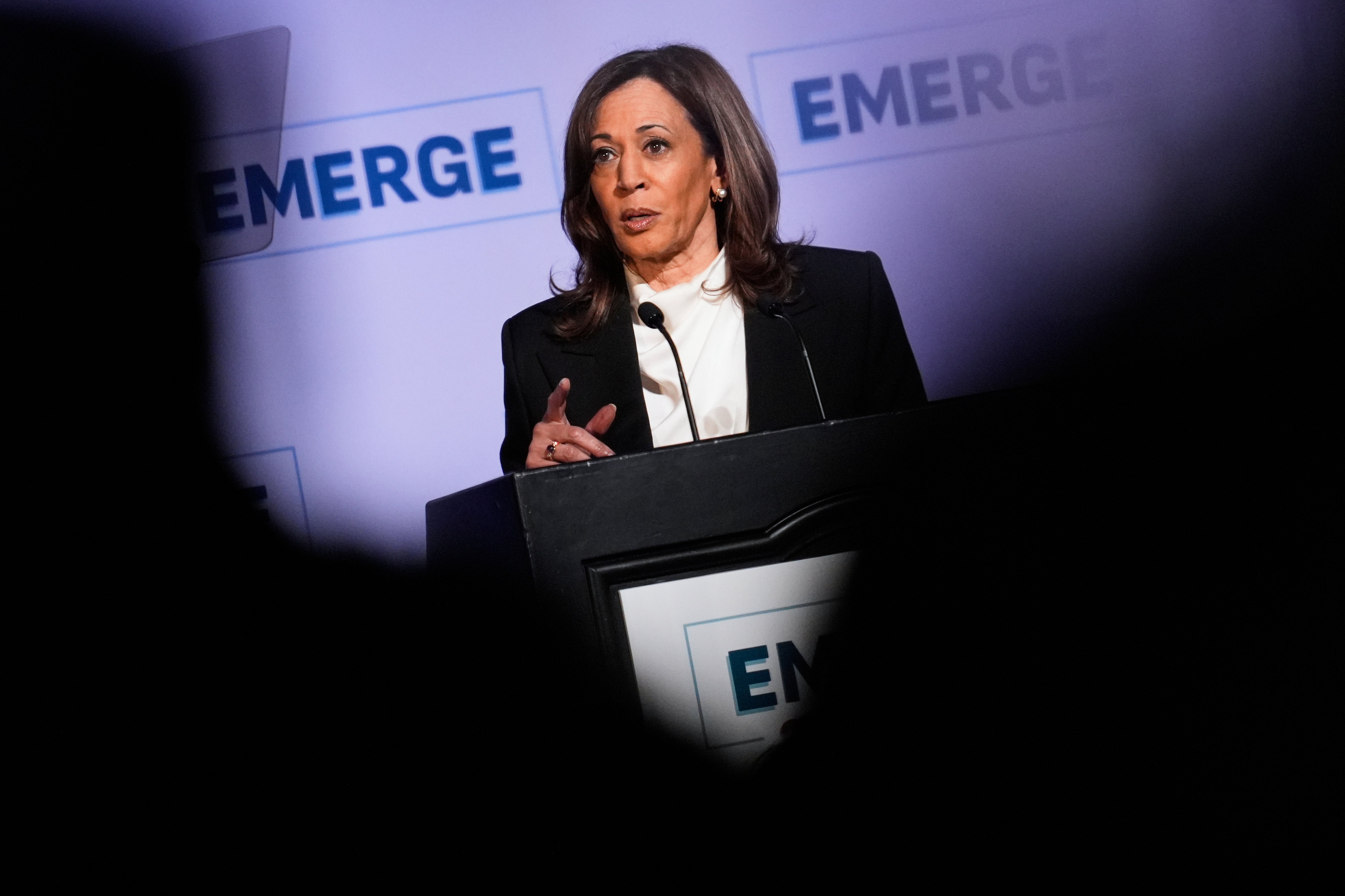 Bivša potpredsjednica Kamala Harris održava ključni govor na svečanoj 20. godišnjici EMERGE u San Franciscu