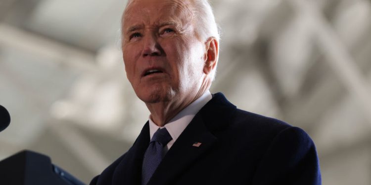 Demokrati se trude da se kreću pored prikrivanja oko Bidenovog pada. Ne pomaže njihovoj vjerodostojnosti