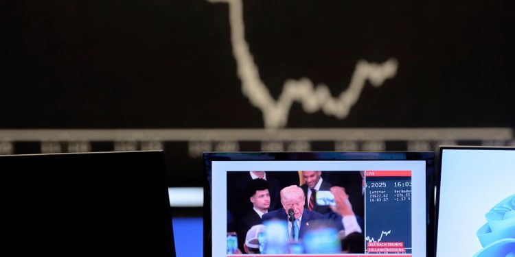 Dionica se zaroni nakon što Trump ponovno pokrene trgovinski ratni rizik s prijetnjom od 50% poreza na robu EU