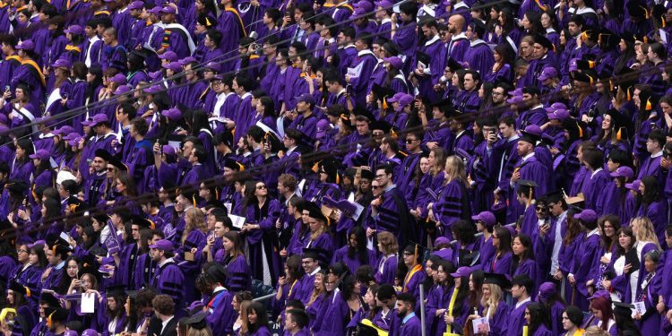 Diplomirani fakulteti ove godine ne pronalaze posao. AI je dijelom kriv