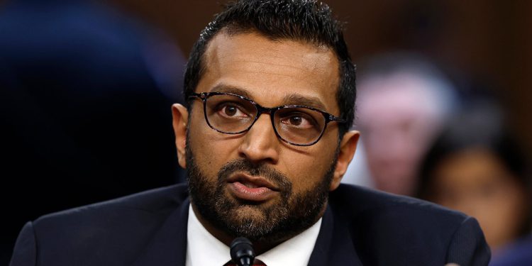 Direktor FBI -a izdaje strogo upozorenje nakon što je zaplet za masovno pucanje u Michiganu naklonjen